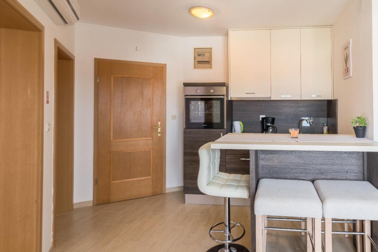 Apartma Monika *